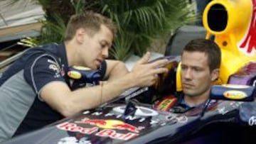 Vettel explica a Ogier, piloto de rallys, c&oacute;mo funciona su Red Bull.