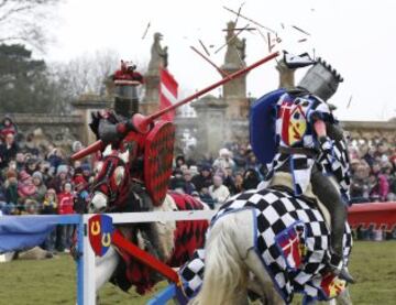 Justas de combate medieval en Knebworth House.