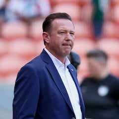 ¡Escándalo de acoso y abuso en la NWSL! Houston Dash suspende al técnico James Clarkson