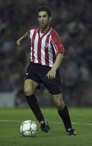 El actual presidente del club disputó 401 partidos oficiales con la camiseta del Athletic hasta su retirada en 2003.