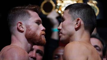 Canelo Álvarez y Gennady Golovkin posan cara a cara en el pesaje oficial previo a su combate.