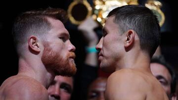 Canelo &Aacute;lvarez y Gennady Golovkin posan cara a cara en el pesaje oficial previo a su combate.