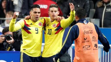 Falcao y James Rodríguez celebrando el triunfo 3-2 ante Francia