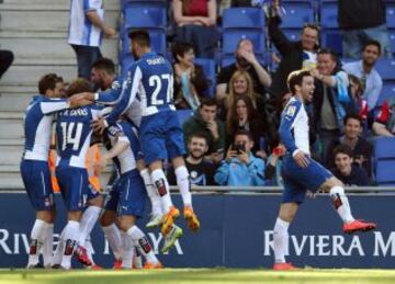 Los jugadores del RCD Espanyol celebran el gol de Sergio García 