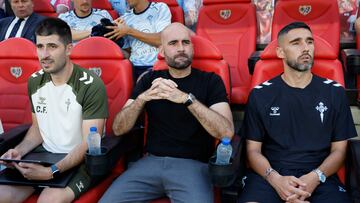 Giráldez, en el banquillo de Vallecas.