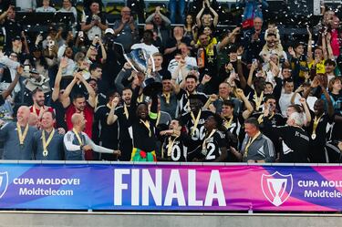 Con sede en Transnistria, una región separatista de Moldavia, el Sheriff juega en la liga moldava, donde ha ejercido un dominio casi absoluto desde los años 2000. Se dice que es un club ‘sin país’, ya que dicha región a la que pertenecen no es reconocida internacionalmente. Alcanzó fama mundial en 2021 al vencer al Real Madrid en el Bernabéu en la fase de grupos de la Champions League.