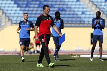 Mere Hermoso, exentrenador del Fuenlabrada, en uno de los entrenamientos del equipo azulón.