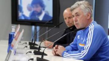 Carlo Ancelotti, con Llull al fondo.