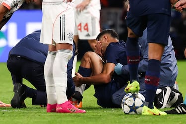 Achraf Akimi, dolorido y entre lágrimas, tras la entrada de Luis Díaz.