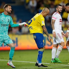 Las Palmas acelera por Escandell