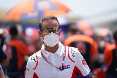 Puig: "Es muy duro para M¨¢rquez pero es valiente y resiste"