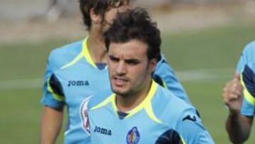 <b>A LA GRADA. </b>Pedro León, que se entrena con normalidad, no jugará por el elevado precio de la cláusula.