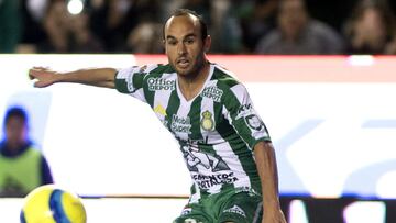 El mediocampista estadounidense debutó con León. Entró al campo al minuto 82’ y fue ovacionado por todos los presentes en el Estadio León.