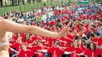 <b>FIESTA. </b>Tres mil escolares apoyaron a Madrid 2012 en Latina.