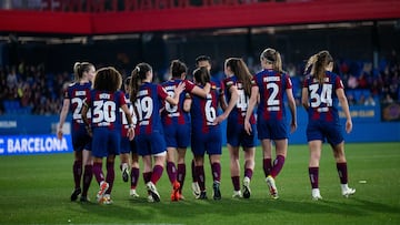Las jugadoras del Barcelona femenino celebra uno de sus goles en la temporada 2023-2024.