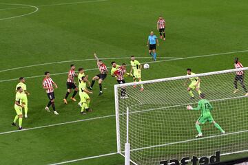 Vuelve a adelantarse el Athletic con un gol de I?igo Mart¨ªnez