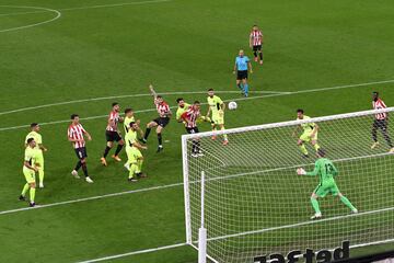 Vuelve a adelantarse el Athletic con un gol de Iñigo Martínez 