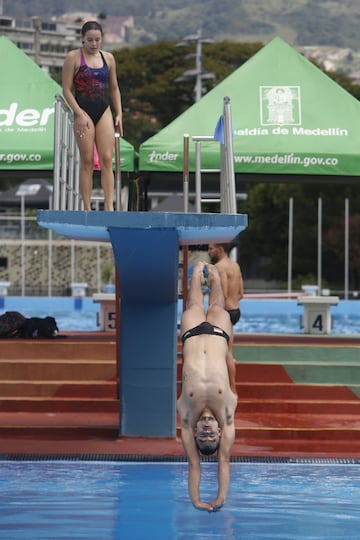 En imágenes: Nadadores vuelven a entrenar en Medellín