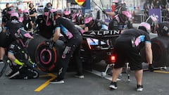 Jeddah (Saudi Arabia), 07/03/2024.- Mechanics work in the garage of French driver Esteban Ocon of Alpine F1 Team during a practice session for the Formula One Saudi Arabia Grand Prix, at the Jeddah Corniche Circuit in Jeddah, Saudi Arabia, 07 March 2024. The 2024 Saudi Arabia Formula 1 Grand Prix is held on 09 March. (Fórmula Uno, Arabia Saudita) EFE/EPA/ALI HAIDER
