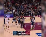 Salto entre dos en la NBA y ocurre lo nunca visto: el narrador enloqueció por completo