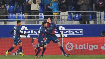 Christian Rivera durante un partido con el Huesca.