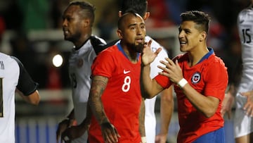 Futbol, Chile vs Costa Rica
El jugador de la seleccion chilena Alexis Sanchez, derecha, se lamenta tras desperdiciar un penal contra Costa Rica durante el partido amistoso disputado en el estadio El Teniente de Rancagua, Chile.
16/11/2018
Andres Pina/Photosport
Football, Chile vs Costa Rica
Chile's player Alexis Sanchez, right, reacts after wasting a penalty kick against Costa Rica during the friendly match held at the El Teniente stadium in Rancagua, Chile.
16/11/2018
Andres Pina/Photosport