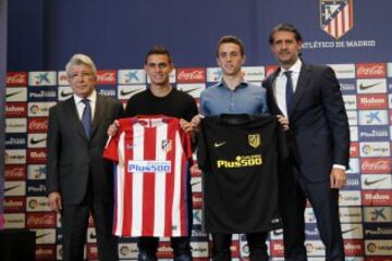 Santos Borré y Diogo Jota junto a Caminero y Enrique Cerezo.