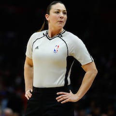 Lauren Holtkamp: solo la tercera árbitra en la historia de la NBA
