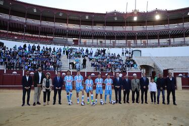 La camiseta es un homenaje al Málaga del mítico Juanito y está inspirada en la de la temporada 1988-89, en la que el de Fuengirola jugó.