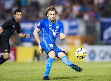 A sus 40 años, Forlán ha colgado las botas y ha terminado su carrera en el Kitchee, club de fútbol de Hong Kong. En total, entre todas las competiciones, ha jugado un total de 582 partidos y ha marcado 221 goles.