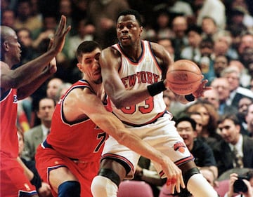 Otro legado emborronado por Michael Jordan. Los Knicks de Patrick Ewing se enfrentaron cinco veces en playoffs con los Bulls del ‘23’… Y cinco veces perdieron. Con la retirada momentánea del escolta por fin llegaron a las Finales en 1994, pero allí Ewing se encontró de frente a Hakeem Olajuwon. Y aunque el de los Knicks es uno de los mejores pívots de siempre, el de los Rockets es casi el mejor (hay competencia: Kareem, Chamberlain, Russell, Shaquille…). Y eso se notó. Entre Olajuwon y Karl Malone le dejaron sin trofeos individuales, a pesar de ser 11 veces all star y acabar 7 veces en los mejores quintetos y 3 en los defensivos.