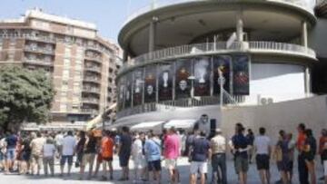 Colas en Mestalla.