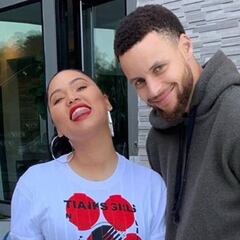 La mujer de Stephen Curry confiesa que ha enviado "cientos" de fotos picantes al crack