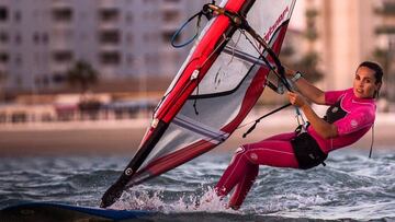 La sevillana Blanca Manch&oacute;n, junto a Marina Alabau, grandes bazas espa&ntilde;olas en el windsurf ol&iacute;mpico de Tarragona 2018. 