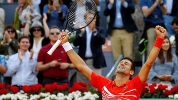 GRAF9916. MADRID, 12/05/2019.- El tenista serbio Novak Djokovic celebra su victoria ante el griego Stefanos Tsitsipas, al término de la final del Mutua Madrid Open disputada esta tarde en la Caja Mágica, en Madrid. EFE/Kiko Huesca