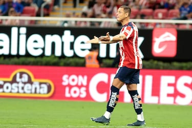 Allan Saint-Maximin evidencia al ‘Chicharito’ Hernández