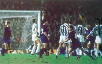 19 de marzo de 1986. Partido de vuelta de cuartos de final de la Copa de Europa entre la Juventus y el Barcelona, el encuentro acabó con empate a uno y el pase de los culés a la semifinal. Julio Alberto marcó para el Barcelona.
