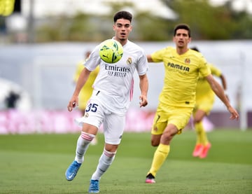 El lateral izquierdo ya tuvo minutos la temporada pasada cuando se acumularon las bajas de Mendy y de Marcelo. El pinteño demostró un gran nivel en el lateral izquierdo, tanto en la zaga como en las incorporaciones al ataque. Dentro de la casa blanca le ven más potencial que a Reguilón, futbolista al que el Madrid dejó marchar al Tottenham. Este año contará con más competencia con la llegada de Alaba, que ocupó esa posición frente al Alavés. Pero la temporada es larga y Ancelotti podrá recurrir a él para dar descanso a los habituales. 