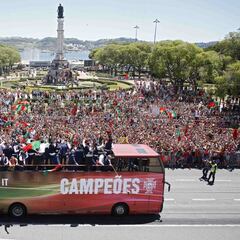 Euro 2016 winners Portugal receive heroes' welcome in Lisbon