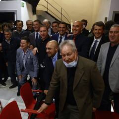 Unzué recibe el Dorsal de Leyenda del Sevilla