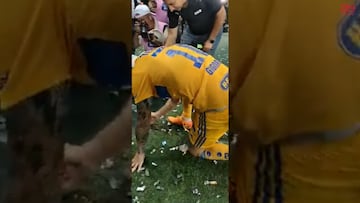 Gignac enterró un rosario en la cancha del Akron previo al juego