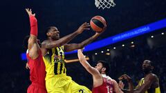 James Nunnally, con el Fenerbah&ccedil;e campe&oacute;n de Europa en la final de 2017 con el Olympiacos.