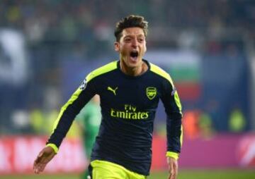 Arsenal\x92s German midfielder Mesut Ozil celebrates after scoring a goal during the UEFA Champions League Group A football match between PFC Ludogorets and Arsenal, on November 1, 2016 at the Vassil Levski stadium in Sofia.  / AFP PHOTO / NIKOLAY DOYCHINOV