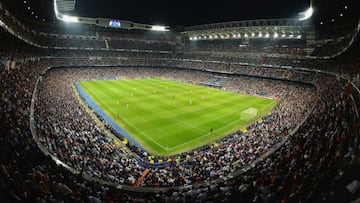 Los aficionados blancos se aprestan a protestar por los últimos arbitrajes.