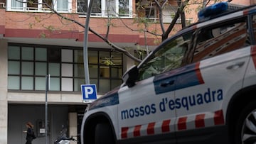 Un coche de los Mossos d'Esquadra aparcado frente a la sinagoga ortodoxa 'Chabad Barcelona', a 16 de octubre de 2023, en Barcelona, Catalunya (España).
16 OCTUBRE 2023;BARCELONA;CATALUNYA;SINAGOGAS
David Zorrakino / Europa Press
16/10/2023