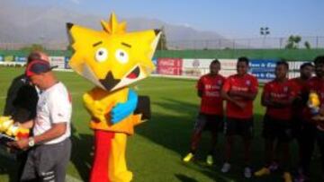 La mascota visitó Pinto Durán.