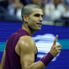 Alcaraz solventa con autoridad un partido infumable