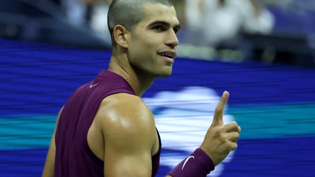 Alcaraz solventa con autoridad un partido infumable