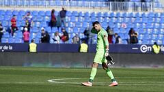 Munir, sobre el c&eacute;sped de La Rosaleda al finalizar un partido.