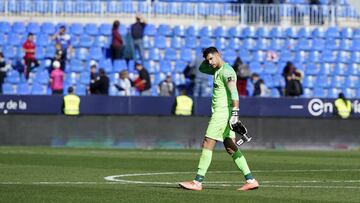 Munir, sobre el c&eacute;sped de La Rosaleda al finalizar un partido.